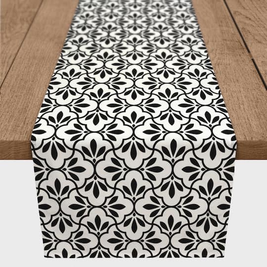 Quatrefoils Indoor/Outdoor Table Runner